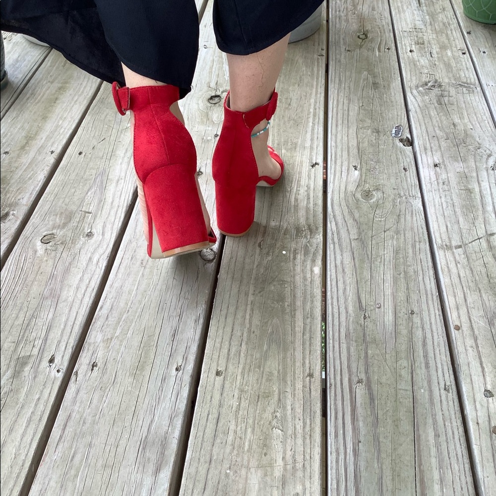 Red heels - Picture 3 of 8